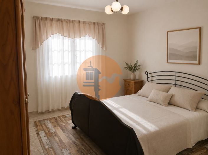 Image No.11-3 Bed House for sale