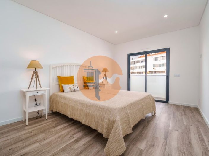 Image No.18-3 Bed Apartment for sale