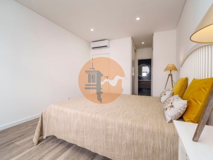 Image No.21-3 Bed Apartment for sale