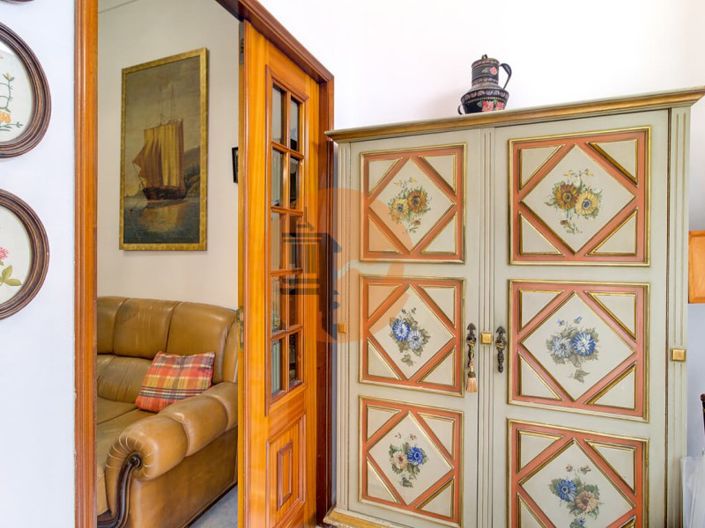 Image No.8-1 Bed House for sale