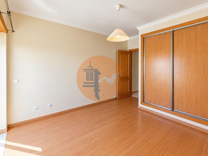 Image No.20-3 Bed Apartment for sale