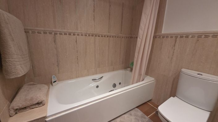 Image No.26-2 Bed Apartment for sale
