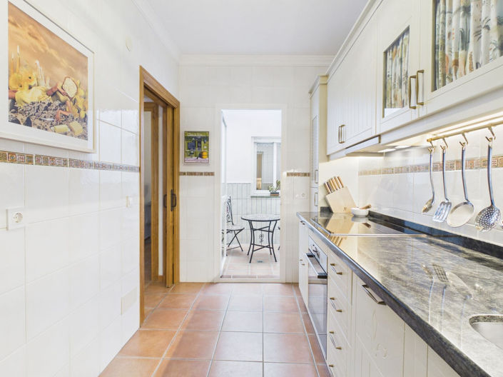 Image No.11-3 Bed House for sale