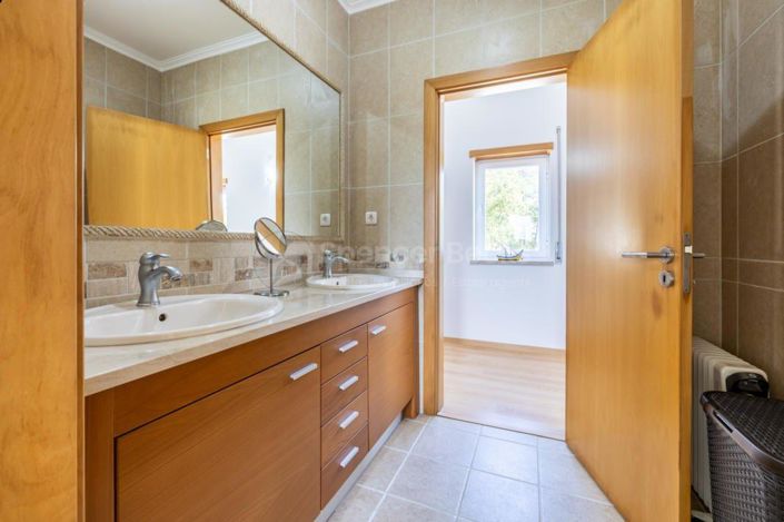 Image No.14-3 Bed House for sale