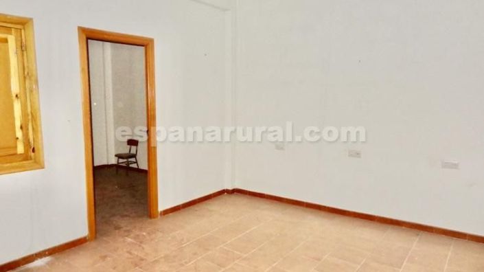 Image No.10-9 Bed Apartment for sale
