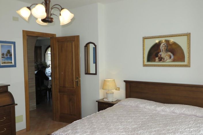 Image No.19-3 Bed Property for sale