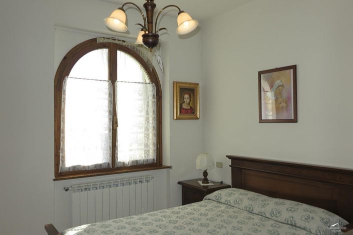 Image No.20-3 Bed Property for sale
