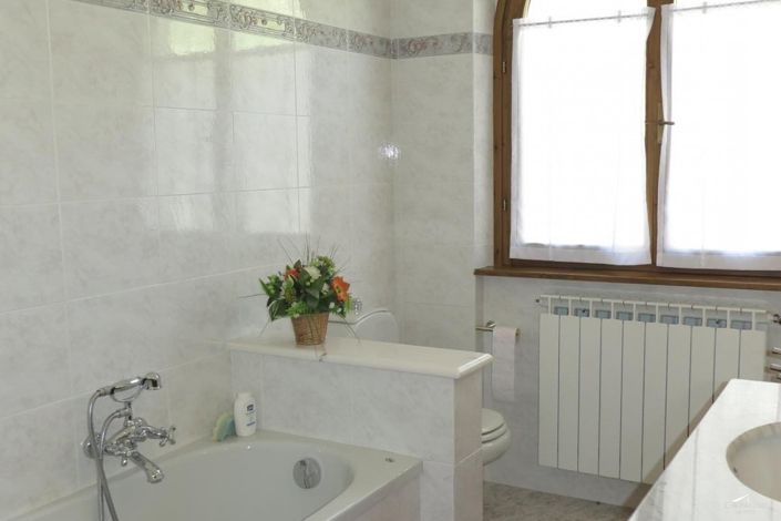 Image No.23-3 Bed Property for sale