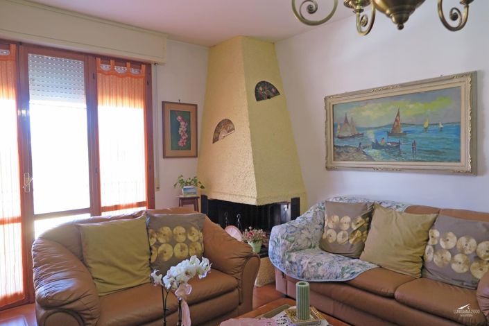 Image No.2-Appartement de 2 chambres à vendre
