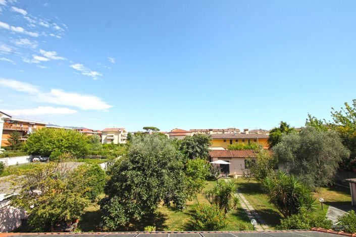 Image No.42-4 Bed Property for sale