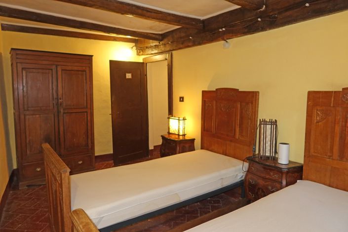 Image No.57-8 Bed Property for sale