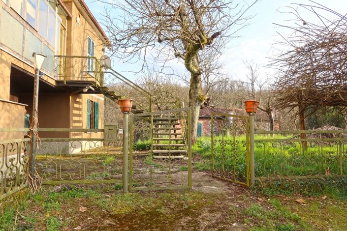 Image No.4-4 Bed Property for sale