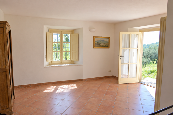 Image No.44-3 Bed Farmhouse for sale