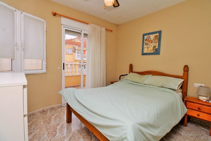Image No.12-2 Bed Townhouse for sale