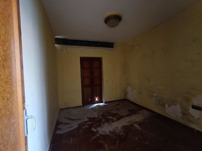 Image No.10-3 Bed Flat for sale