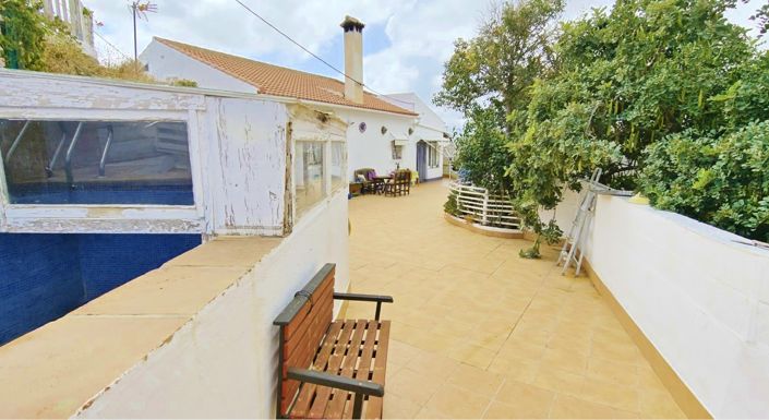 Image No.2-2 Bed Country House for sale