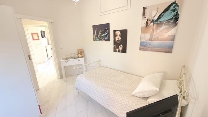 Image No.8-3 Bed House for sale