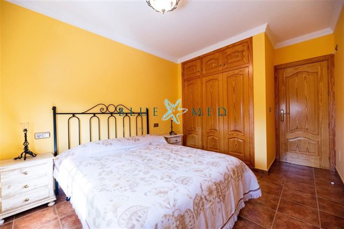 Image No.2-4 Bed Country House for sale