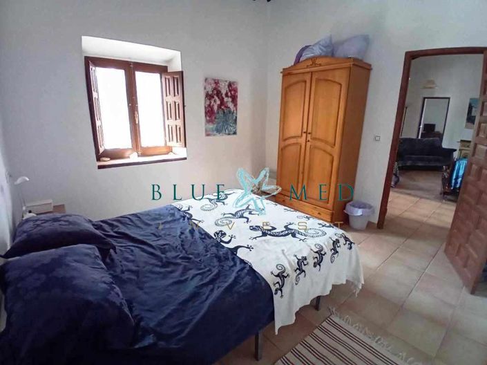 Image No.11-6 Bed Country House for sale