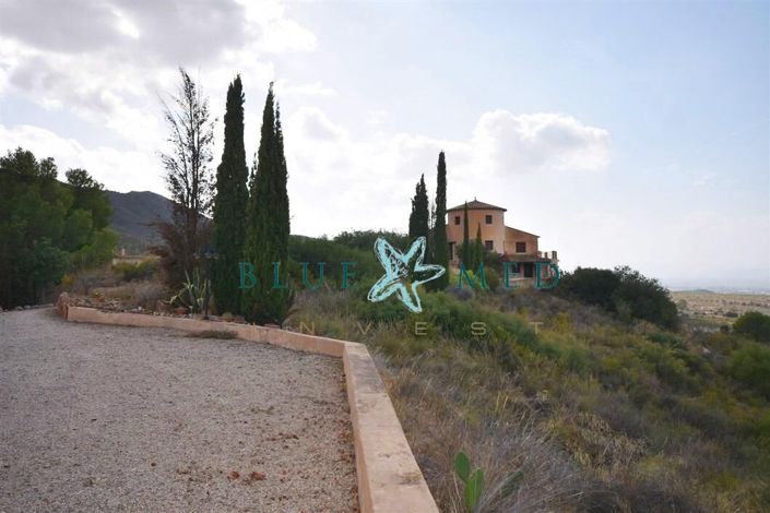 Image No.2-4 Bed Villa for sale