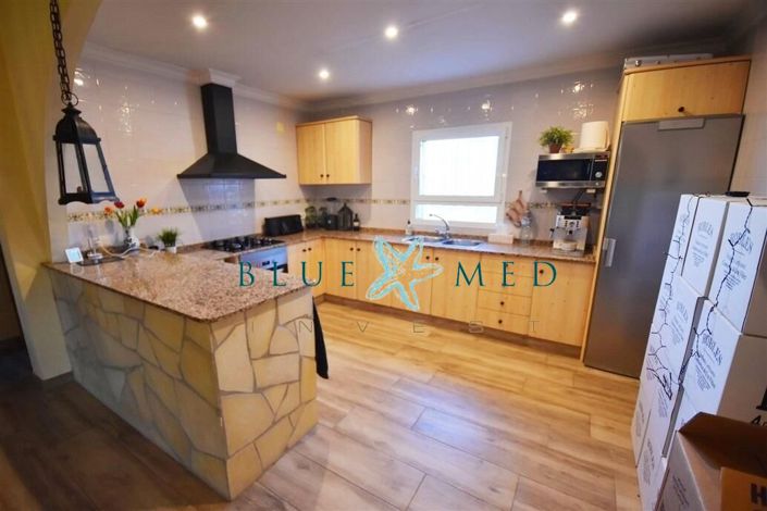 Image No.6-4 Bed Country House for sale