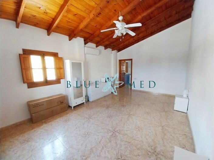 Image No.33-5 Bed Country House for sale