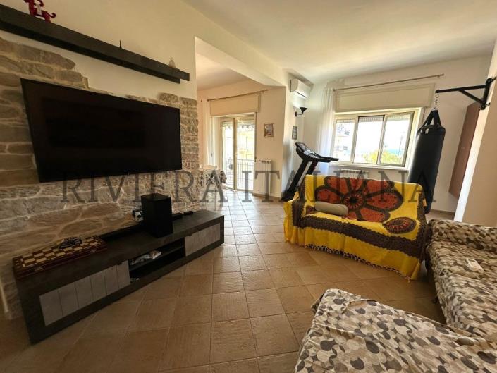 Image No.10-3 Bed Apartment for sale