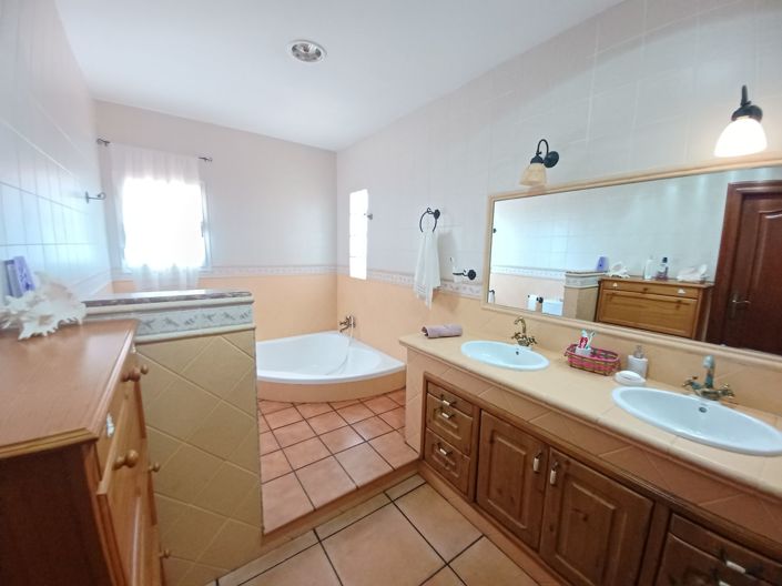 Image No.20-4 Bed Villa for sale