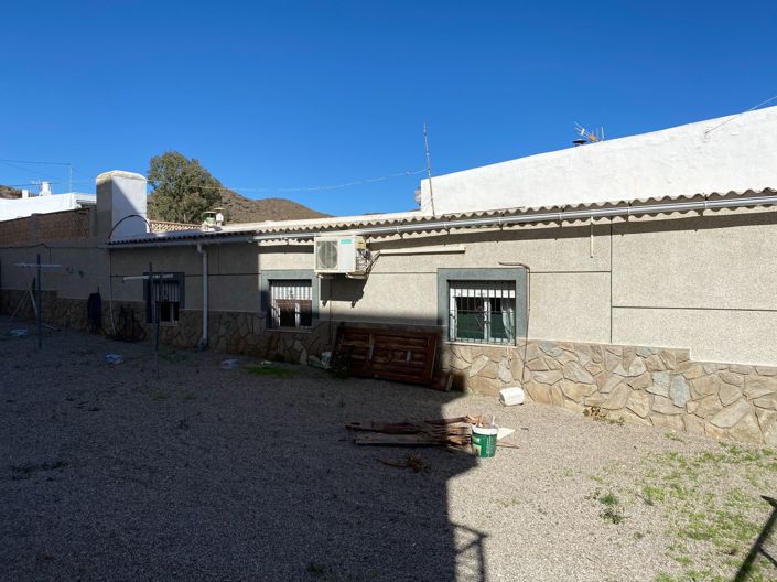 Image No.6-3 Bed House for sale