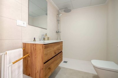 12-second-bathroom