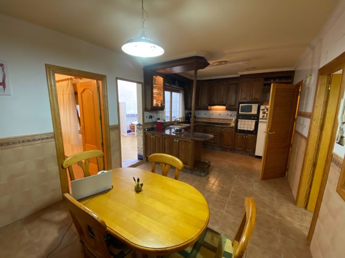 Image No.11-5 Bed Townhouse for sale