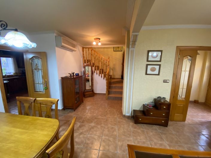Image No.12-5 Bed Townhouse for sale