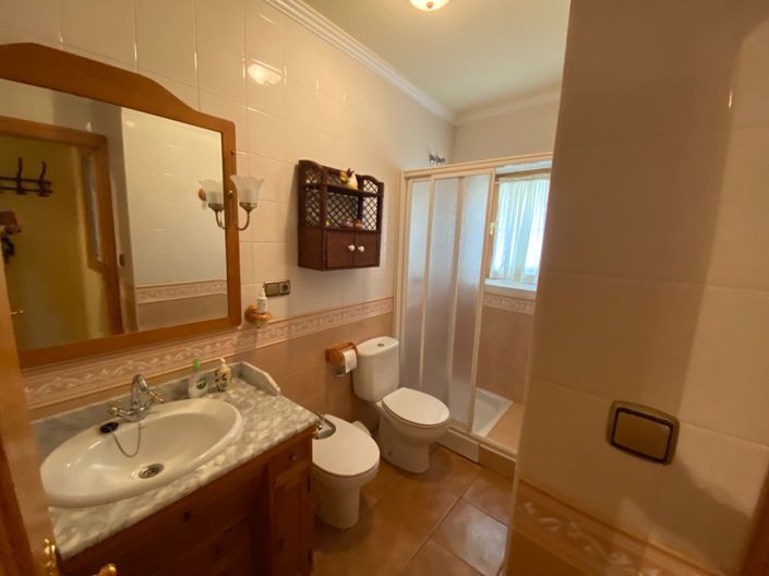 Image No.16-5 Bed Townhouse for sale