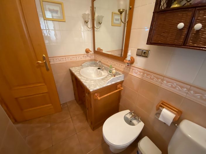 Image No.17-5 Bed Townhouse for sale