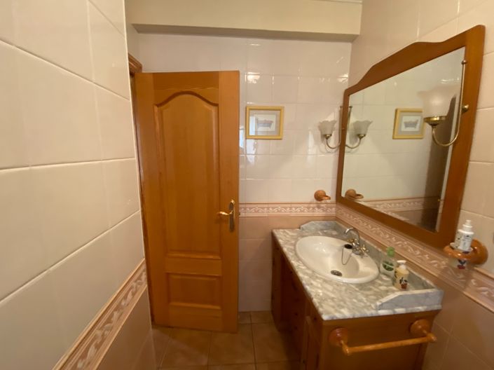 Image No.18-5 Bed Townhouse for sale