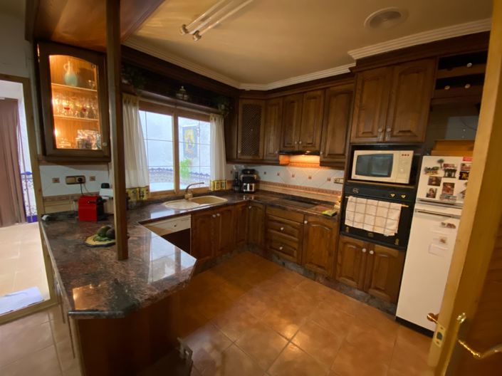 Image No.19-5 Bed Townhouse for sale