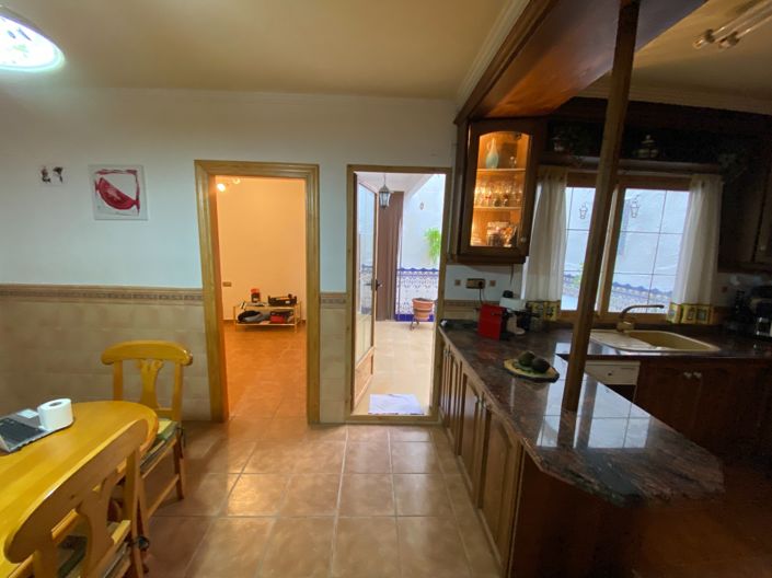Image No.20-5 Bed Townhouse for sale