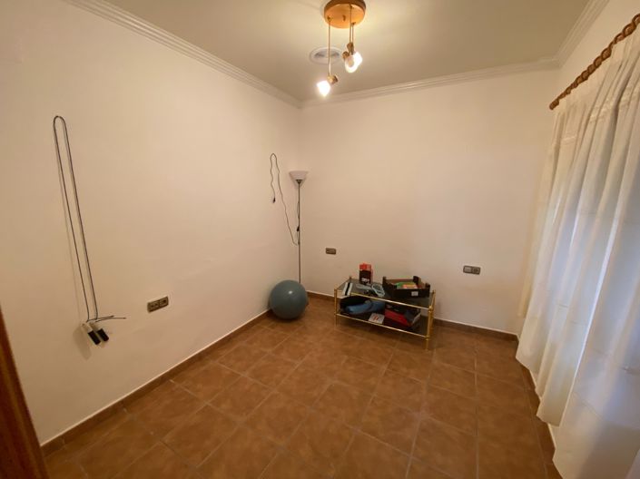Image No.24-5 Bed Townhouse for sale