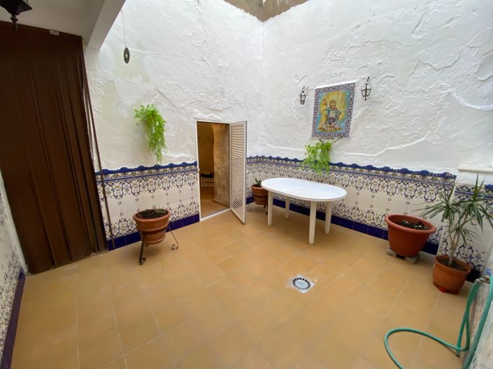 Image No.25-5 Bed Townhouse for sale