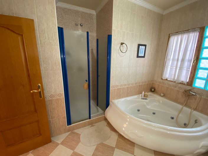 Image No.36-5 Bed Townhouse for sale