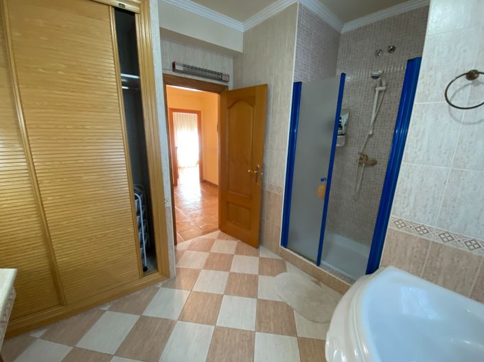Image No.37-5 Bed Townhouse for sale