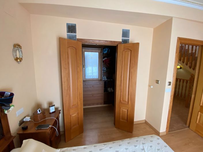 Image No.45-5 Bed Townhouse for sale