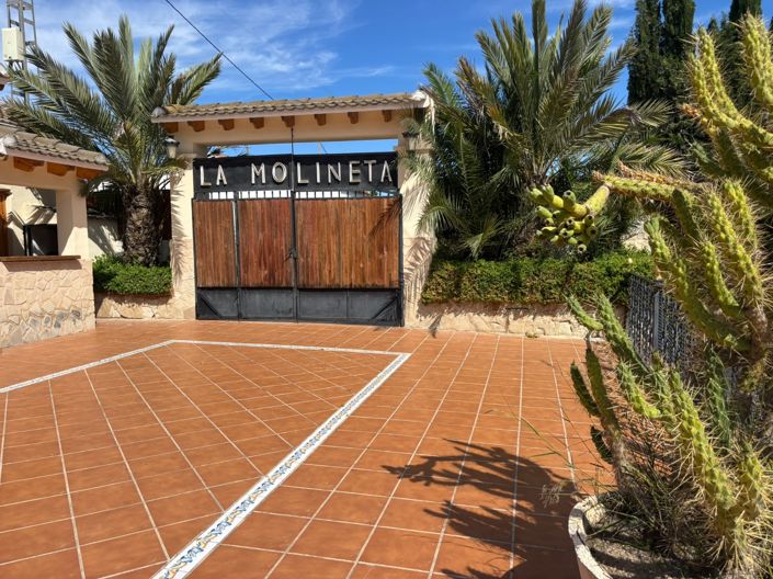 Image No.11-8 Bed Villa for sale