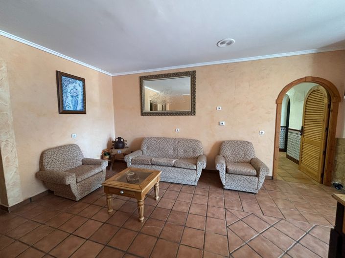 Image No.24-8 Bed Villa for sale