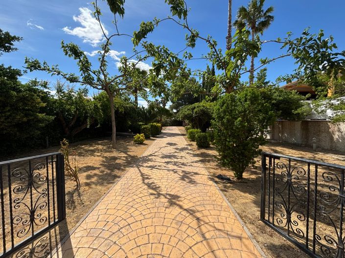 Image No.8-8 Bed Villa for sale