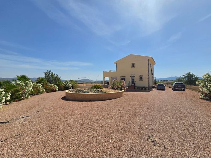 Image No.2-4 Bed Villa for sale