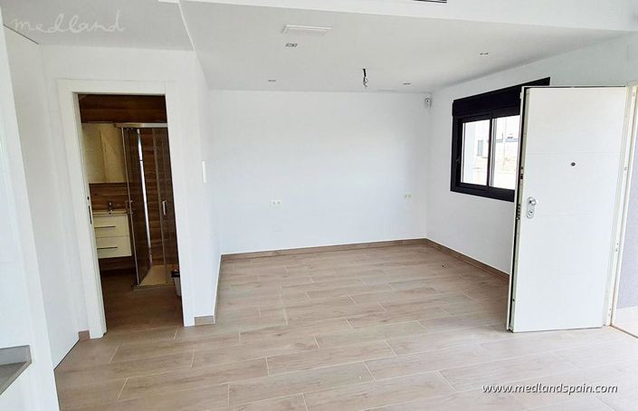 Image No.8-3 Bed Villa for sale