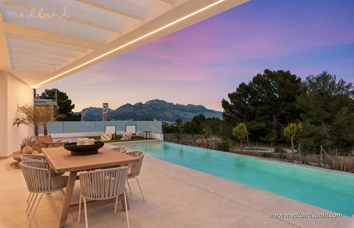 Image No.3-3 Bed Villa for sale