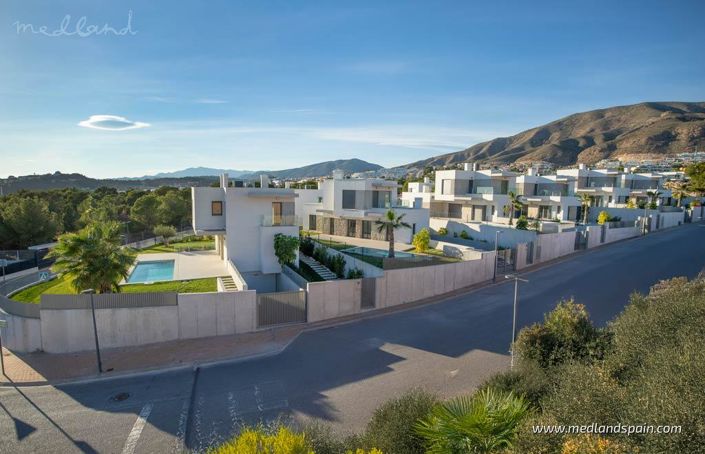 Image No.10-2 Bed Villa for sale