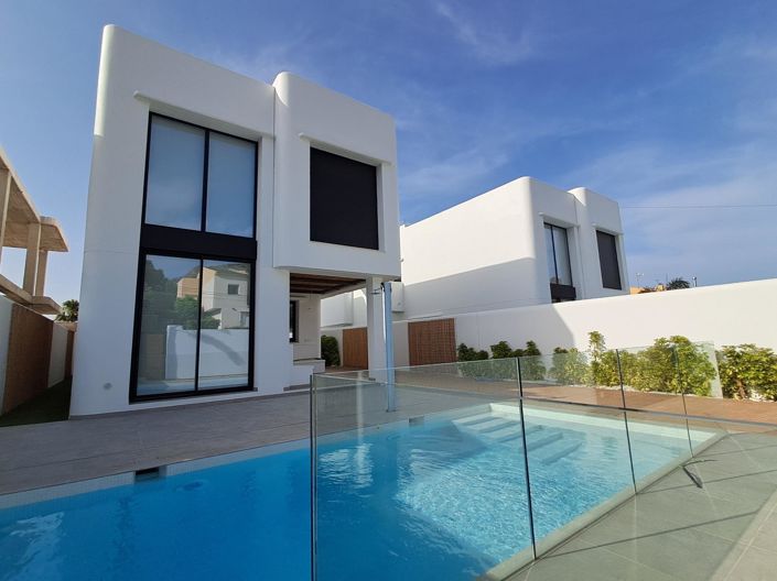Image No.2-4 Bed Villa for sale